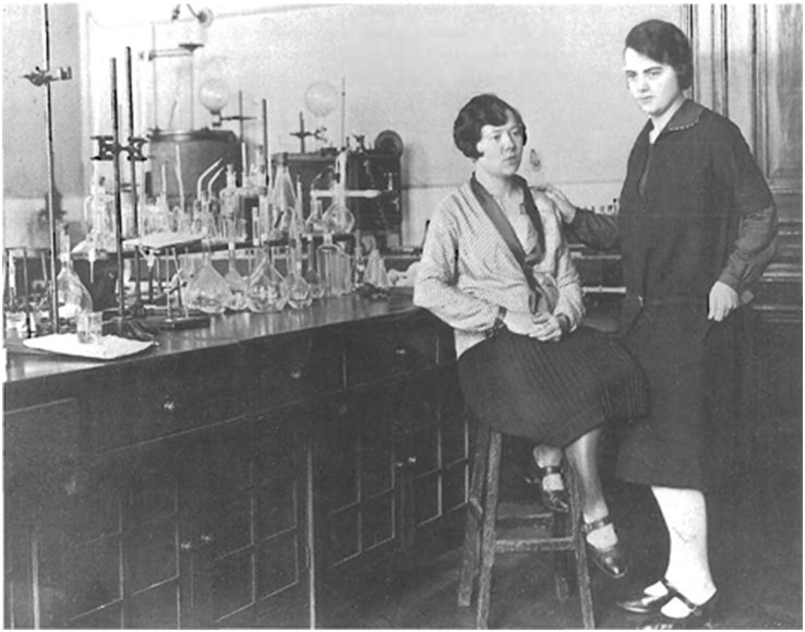 File:20140625115812!Yvonne Désirant en Jeanne Revis.png