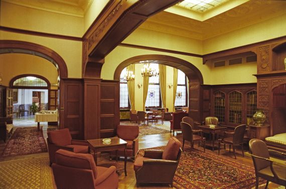 via Journées du Patrimoine Open Monumentendagen Heritage Days, "UNIVERSITAIRE STICHTING, Egmontstraat 11 – Brussel FONDATION UNIVERSITAIRE, rue d’Egmont 11 – Bruxelles", [s.d.] https://www.pinterest.com/pin/551268810608561514/?lp=true]